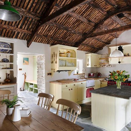 Secluded Thatched Cottage, Near Beaches & Hill Walking Rashenny Kültér fotó
