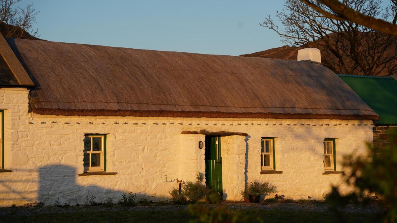 Secluded Thatched Cottage, Near Beaches & Hill Walking Rashenny Kültér fotó